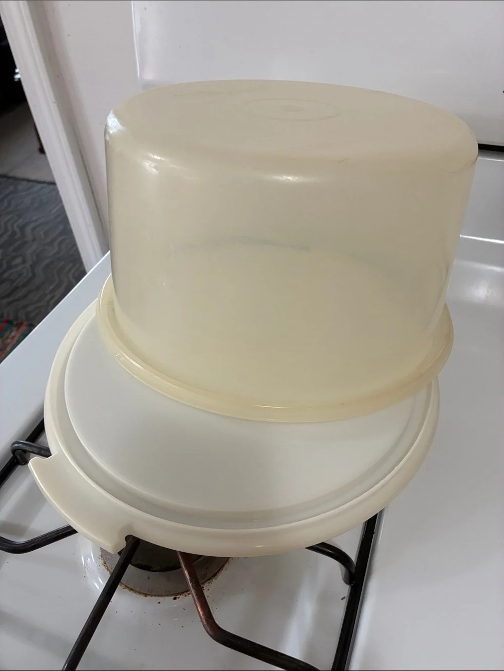 Tupperware Cream Plastic Cake Carrier and Base
